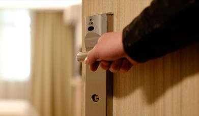 Accommodation Enter