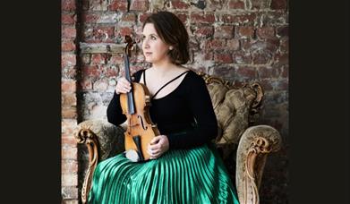 A picture of violinist Chloë Hanslip